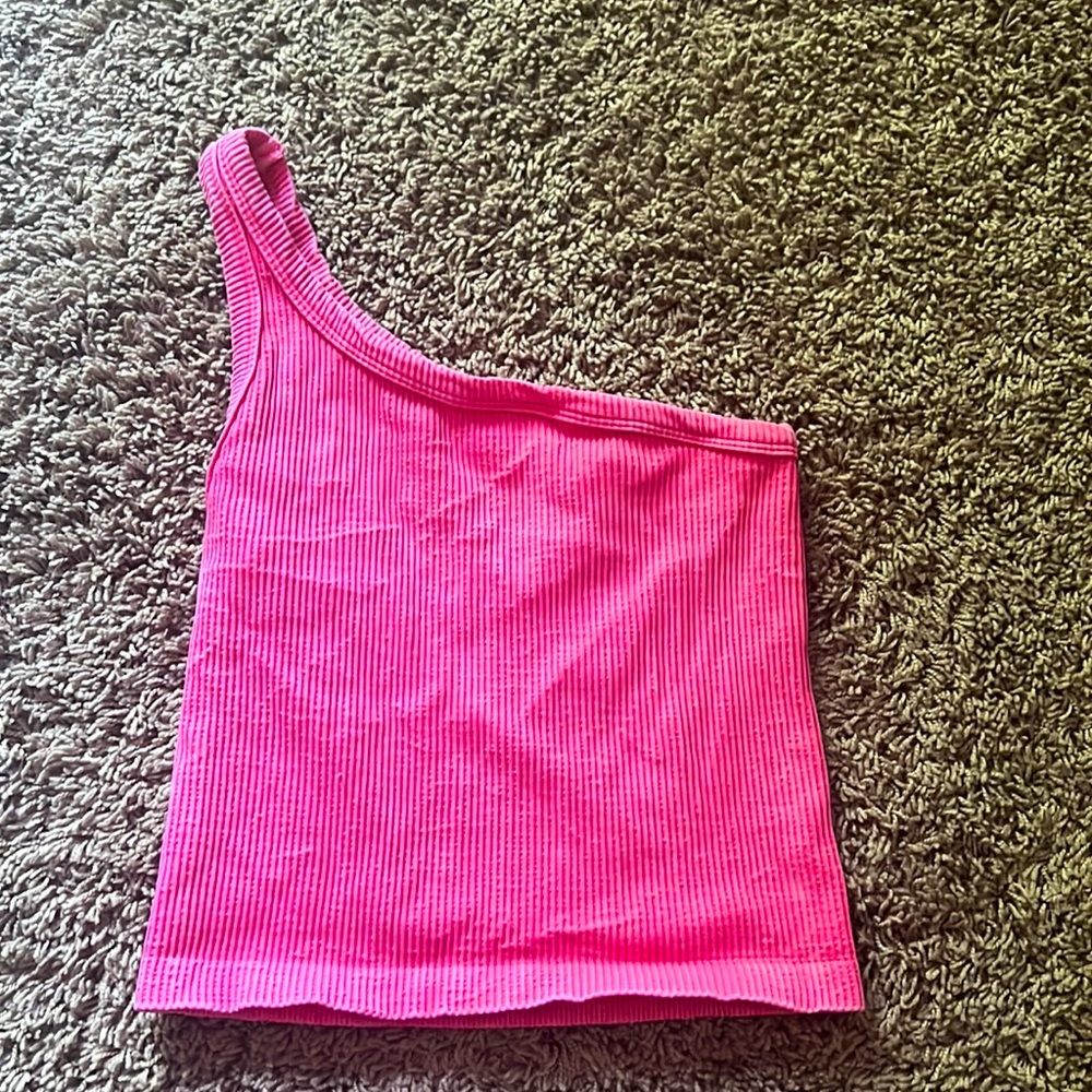 One shoulder crop